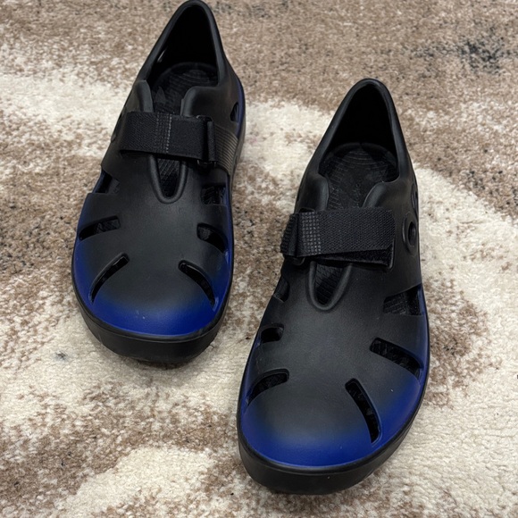 OOFOS Black and Blue Men's Sandals - Picture 5 of 7